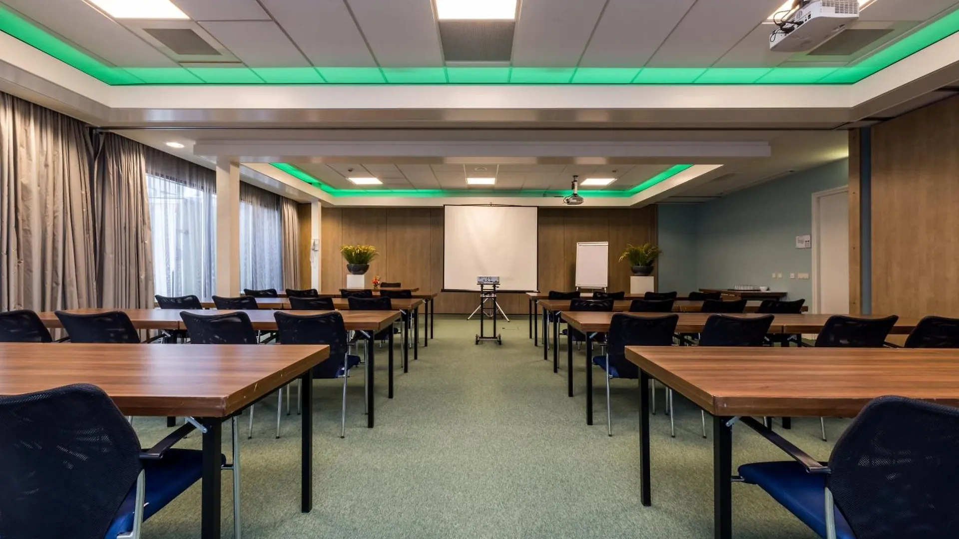 Holiday Inn Eindhoven Centre By Ihg